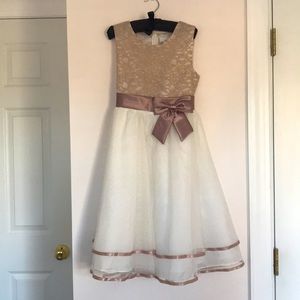 Girl’s dress